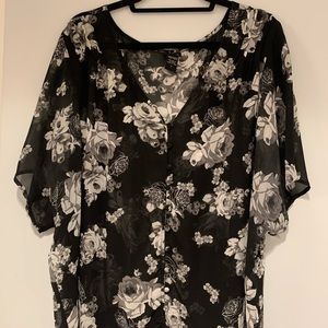Torrid black & White Floral v-neck button blouse